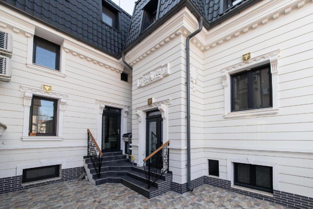 Oasis Historic Central House Bukarest Exteriör bild